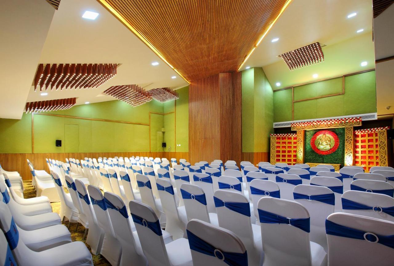 Harivaram Yuga Guruvāyūr Buitenkant foto